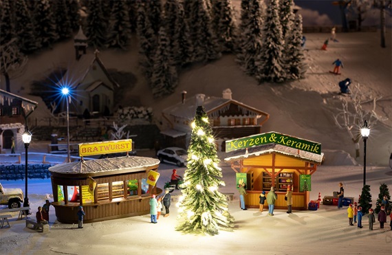 Stands de marché de Noël avec sapin illuminé - Cliquez sur l'image pour la fermer